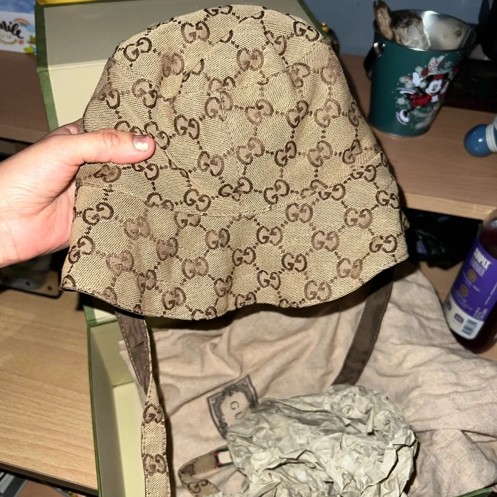 Authentic Gucci bucket hat - Picture 3 of 9